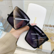 将图片加载到图库查看器，Designer Square Sunglasses
