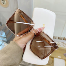 将图片加载到图库查看器，Designer Square Sunglasses
